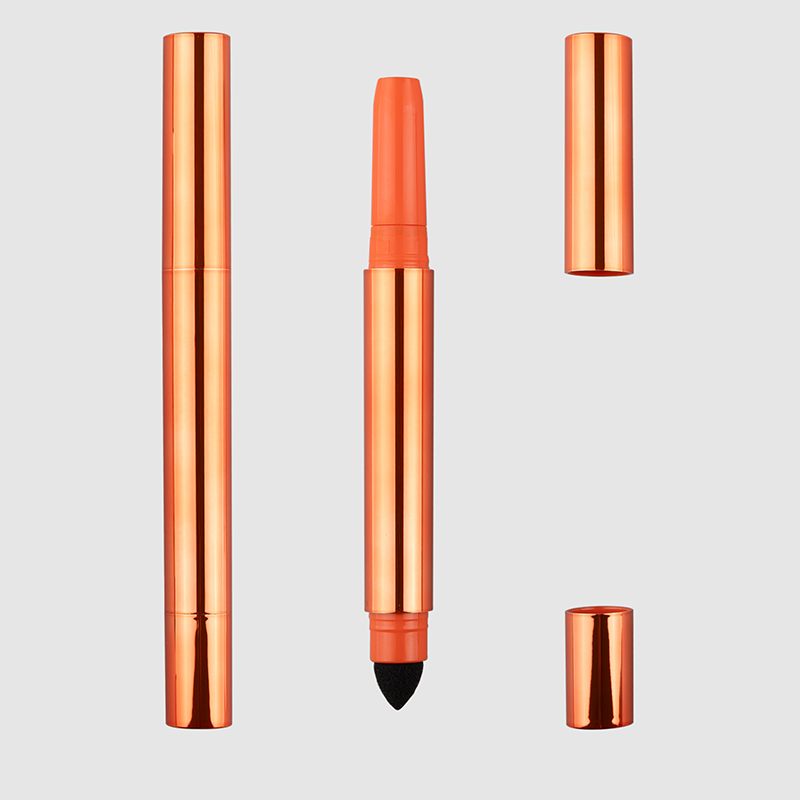 Χείλη και eyeliner με άκρη και συσκευασία σφουγγαριού